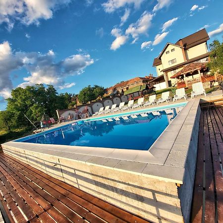 Conacul Lui Bulica Hotel Novaci-Străini Buitenkant foto