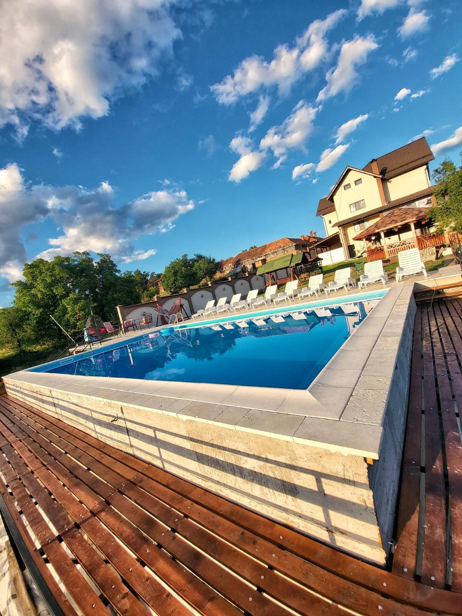 Conacul Lui Bulica Hotel Novaci-Străini Buitenkant foto