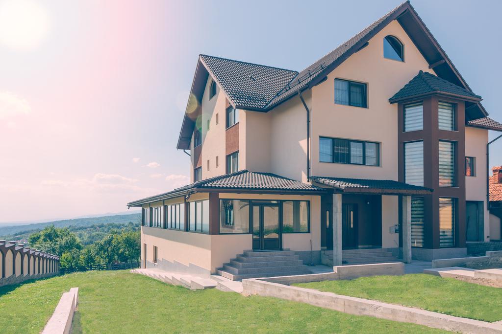 Conacul Lui Bulica Hotel Novaci-Străini Buitenkant foto