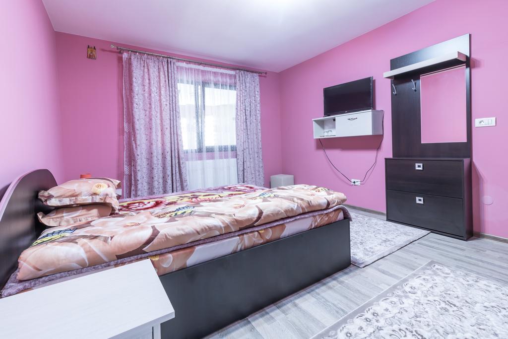Conacul Lui Bulica Hotel Novaci-Străini Buitenkant foto