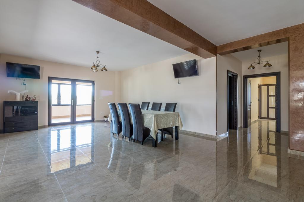 Conacul Lui Bulica Hotel Novaci-Străini Buitenkant foto