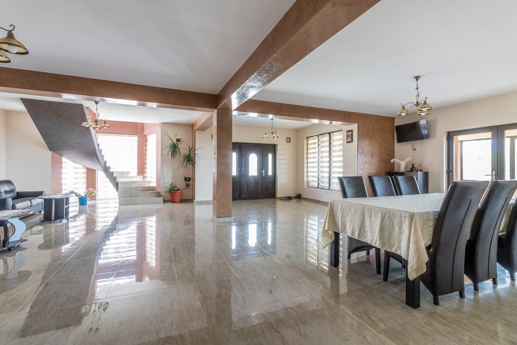 Conacul Lui Bulica Hotel Novaci-Străini Buitenkant foto