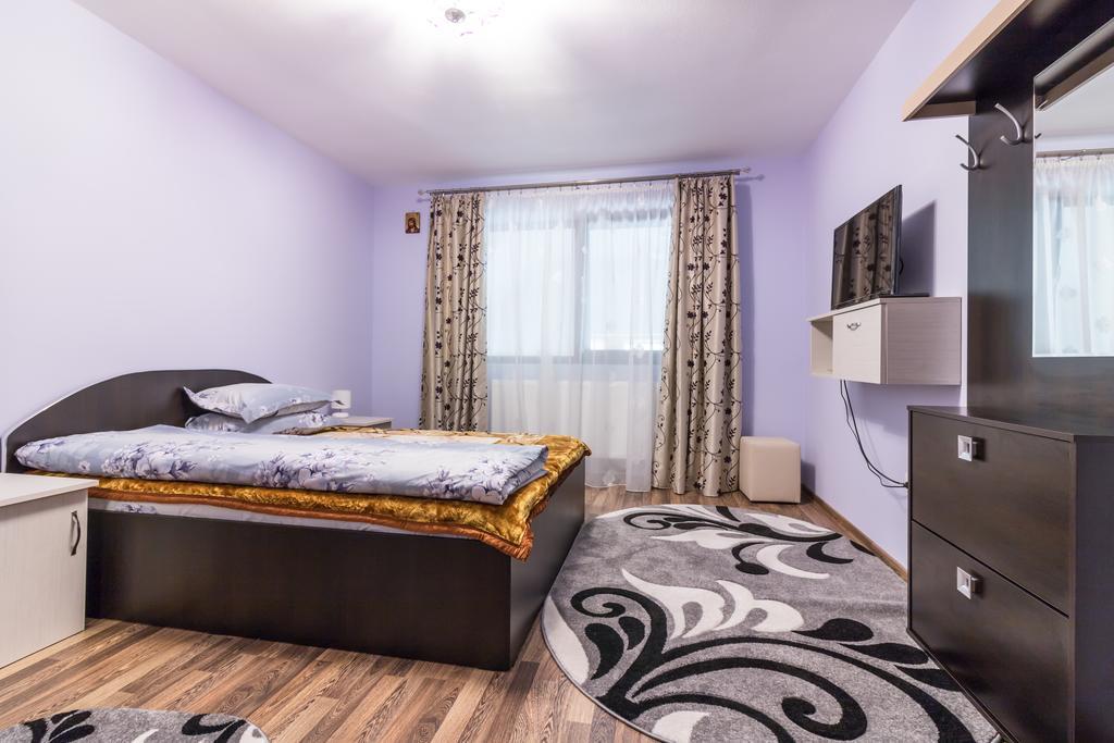 Conacul Lui Bulica Hotel Novaci-Străini Buitenkant foto