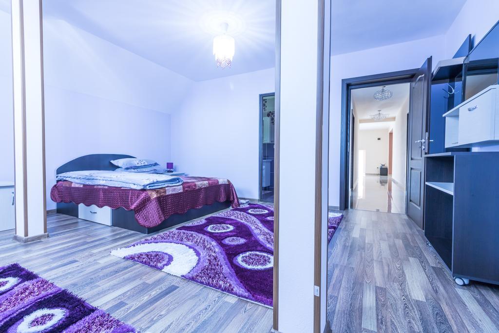 Conacul Lui Bulica Hotel Novaci-Străini Buitenkant foto