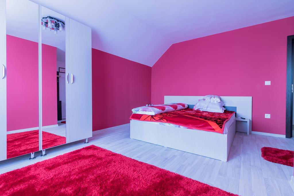 Conacul Lui Bulica Hotel Novaci-Străini Buitenkant foto