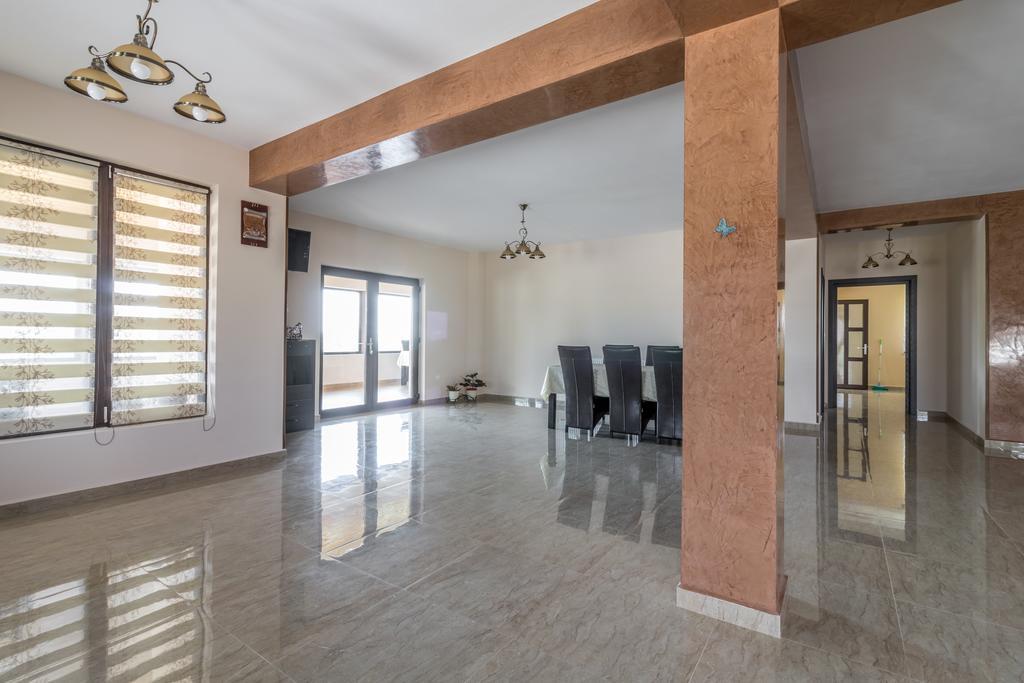 Conacul Lui Bulica Hotel Novaci-Străini Buitenkant foto