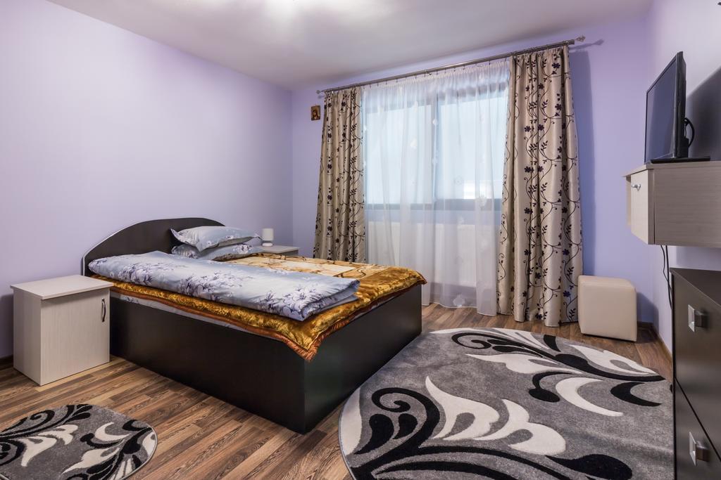 Conacul Lui Bulica Hotel Novaci-Străini Buitenkant foto