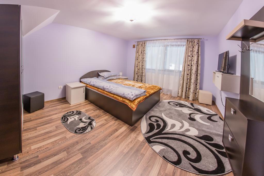 Conacul Lui Bulica Hotel Novaci-Străini Buitenkant foto