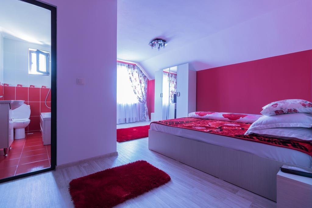 Conacul Lui Bulica Hotel Novaci-Străini Buitenkant foto