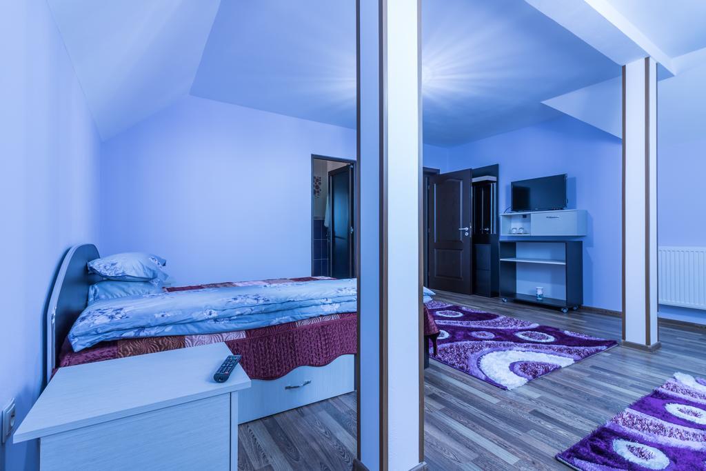 Conacul Lui Bulica Hotel Novaci-Străini Buitenkant foto